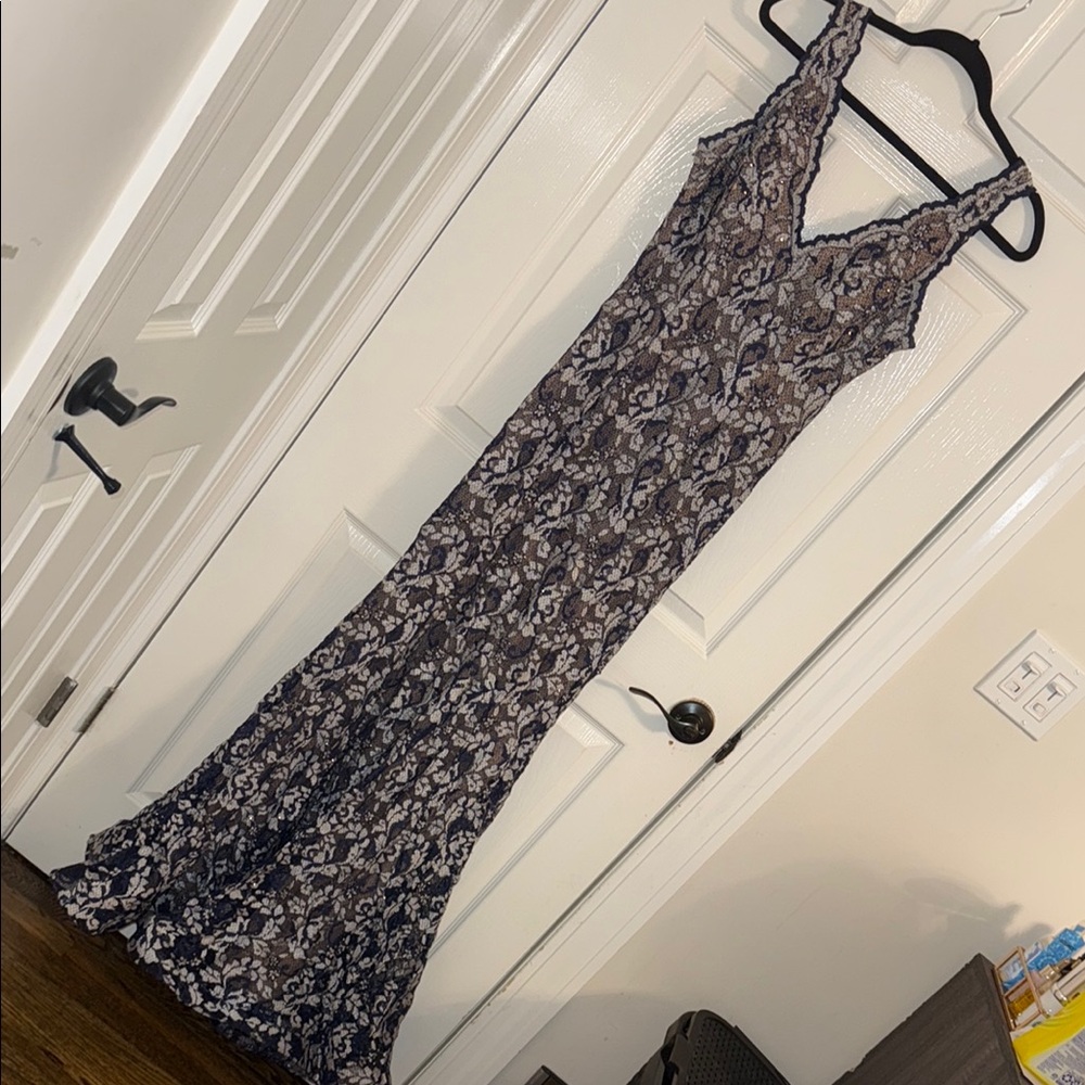 Elegant Lace Evening Gown